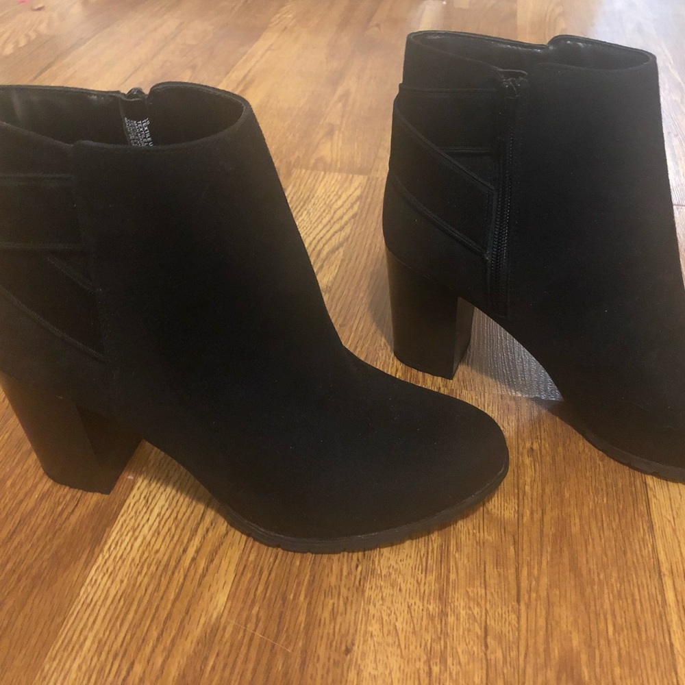 Super cute Black Ankle Boot size 10